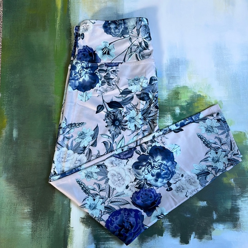 Bally Total Fitness Floral Capri Legging Sz L